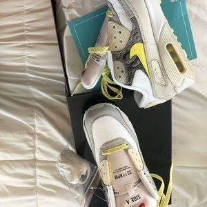 DEADSTOCK NIKE AIR MAX 90 SIDE A